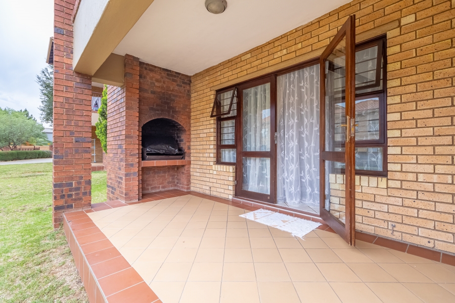 2 Bedroom Property for Sale in Honeydew Grove Gauteng