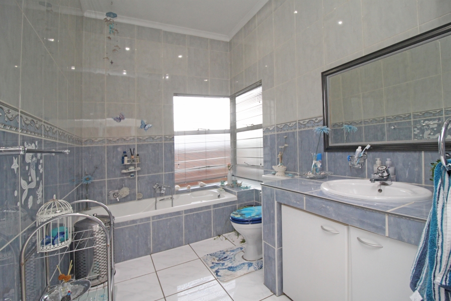 4 Bedroom Property for Sale in Buccleuch Gauteng