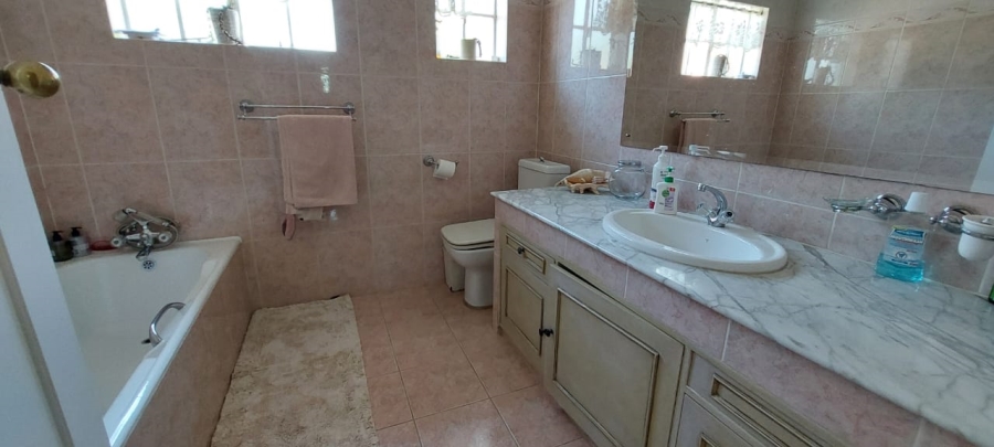 4 Bedroom Property for Sale in Noordheuwel Gauteng