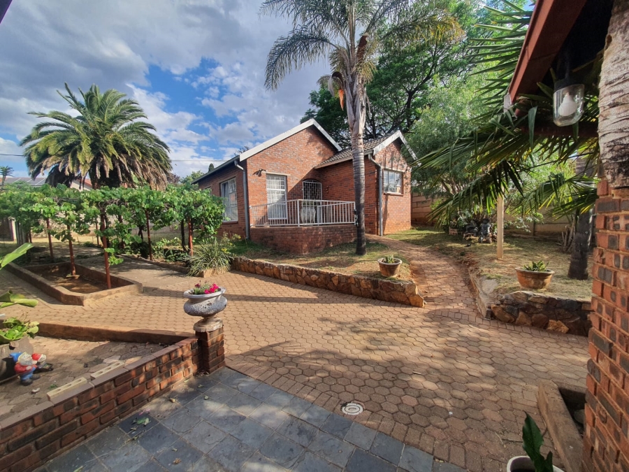 4 Bedroom Property for Sale in Wilro Park Gauteng