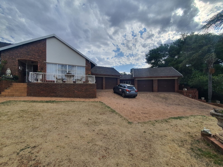 4 Bedroom Property for Sale in Wilro Park Gauteng