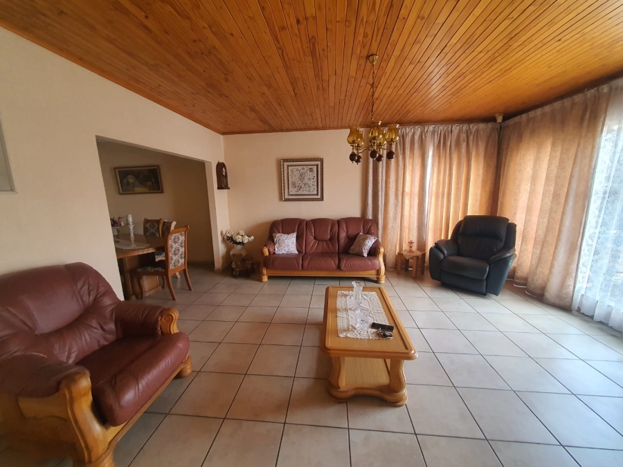 4 Bedroom Property for Sale in Wilro Park Gauteng