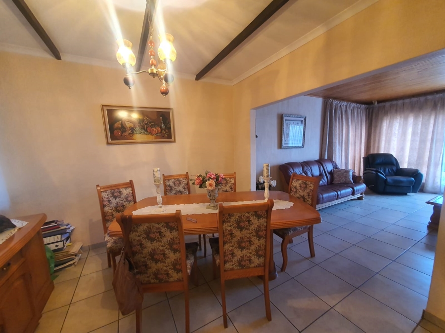 4 Bedroom Property for Sale in Wilro Park Gauteng