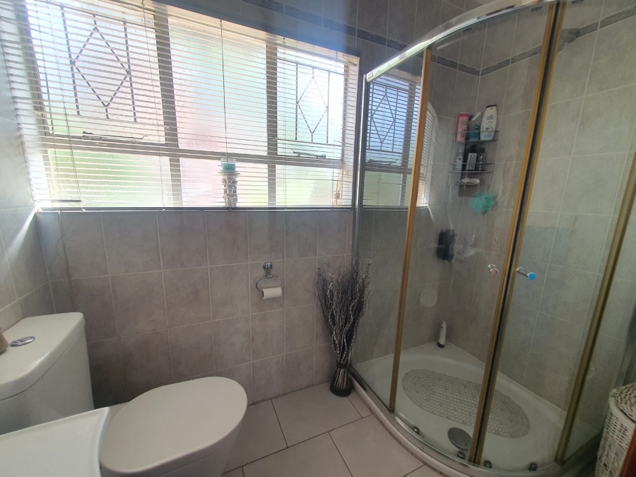 4 Bedroom Property for Sale in Wilro Park Gauteng