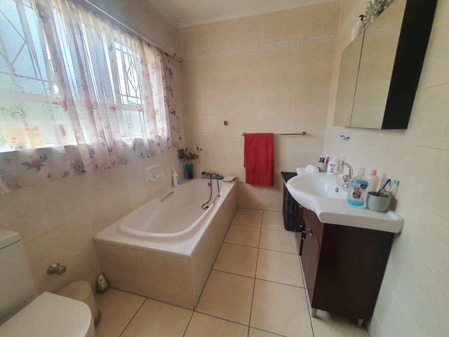 4 Bedroom Property for Sale in Wilro Park Gauteng