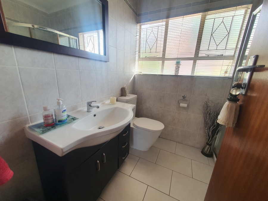 4 Bedroom Property for Sale in Wilro Park Gauteng