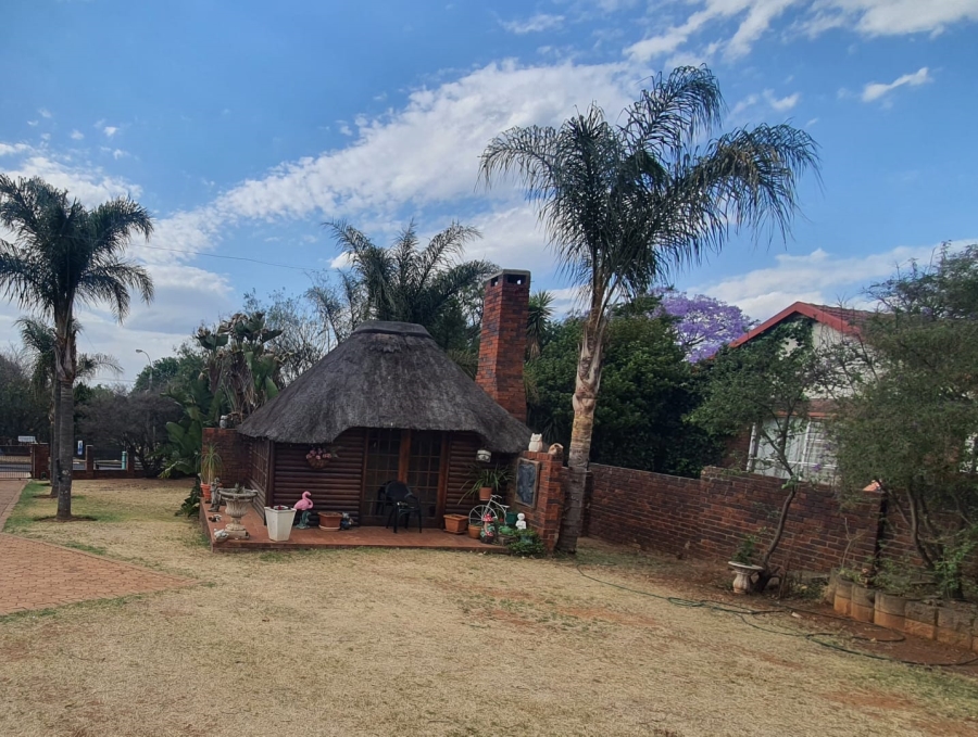 4 Bedroom Property for Sale in Wilro Park Gauteng