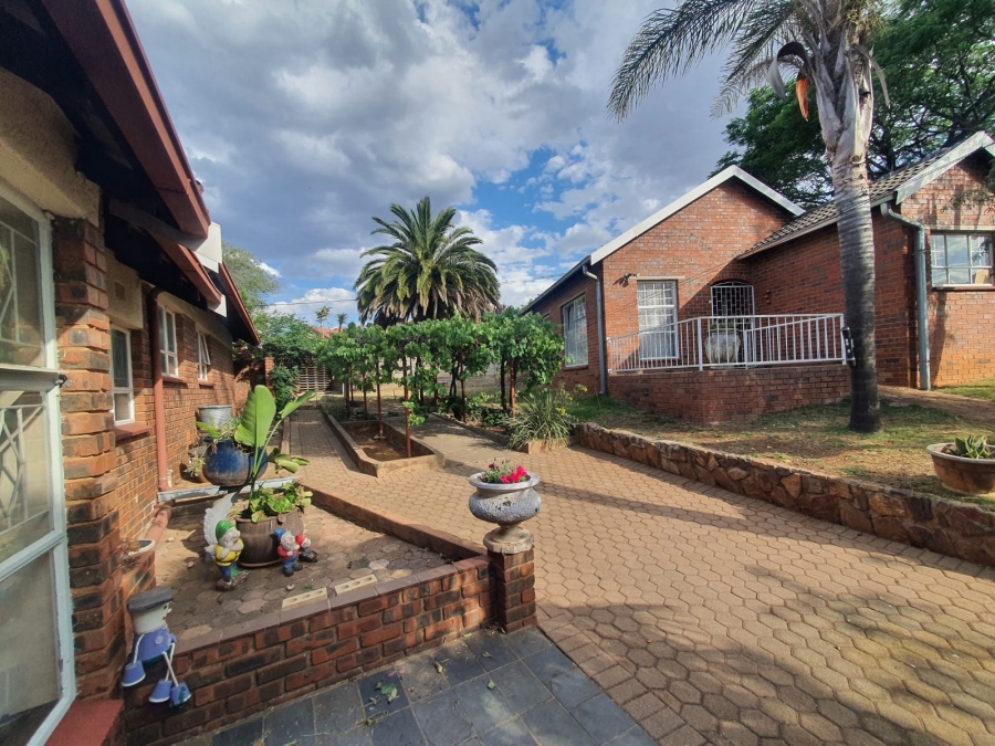 4 Bedroom Property for Sale in Wilro Park Gauteng