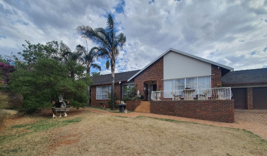 4 Bedroom Property for Sale in Wilro Park Gauteng