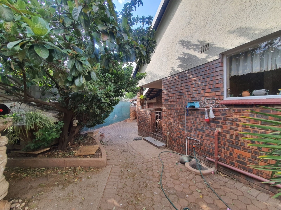 4 Bedroom Property for Sale in Wilro Park Gauteng