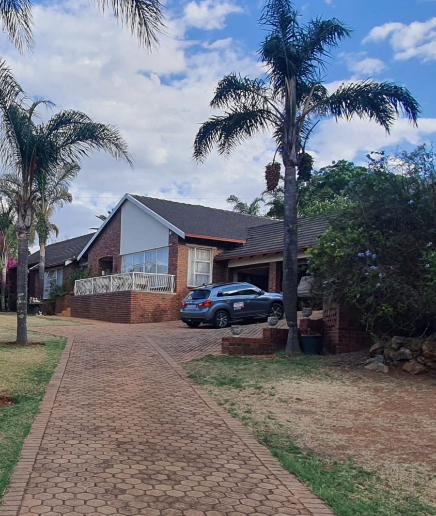 4 Bedroom Property for Sale in Wilro Park Gauteng