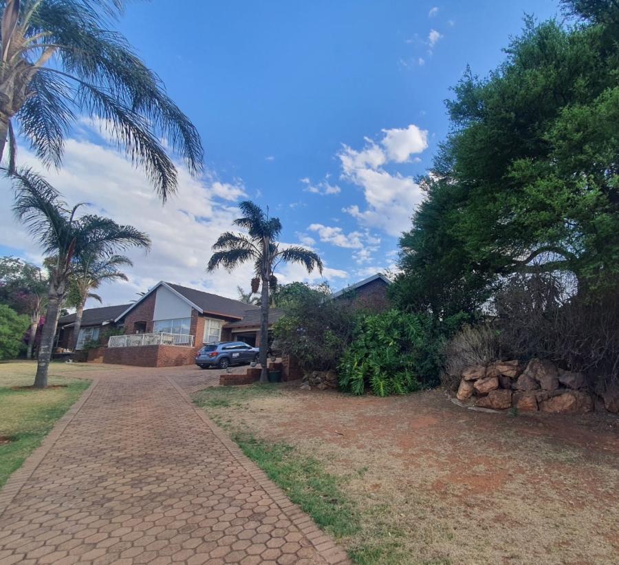 4 Bedroom Property for Sale in Wilro Park Gauteng