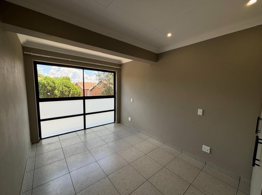 To Let 2 Bedroom Property for Rent in Ferndale Gauteng