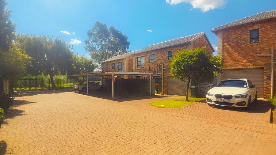 To Let 3 Bedroom Property for Rent in Wilgeheuwel Gauteng