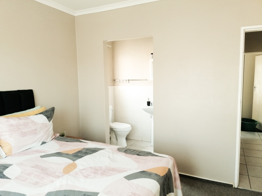 To Let 2 Bedroom Property for Rent in Strubensvallei Gauteng