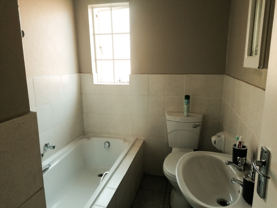 To Let 2 Bedroom Property for Rent in Strubensvallei Gauteng