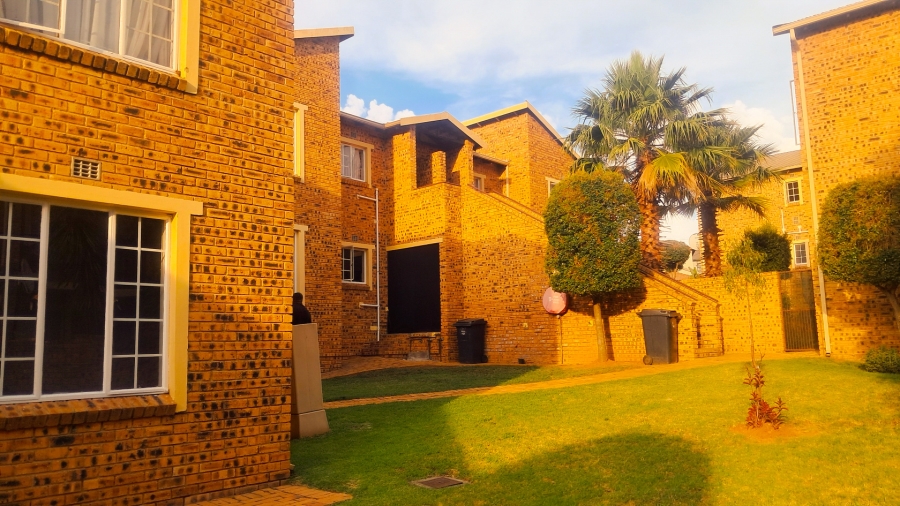 To Let 2 Bedroom Property for Rent in Strubensvallei Gauteng