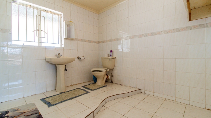 5 Bedroom Property for Sale in Lenasia South Gauteng