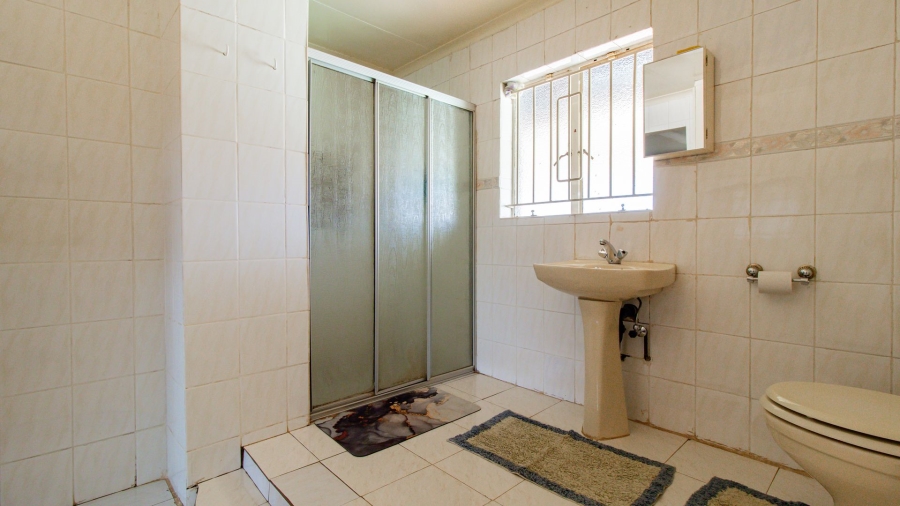 5 Bedroom Property for Sale in Lenasia South Gauteng