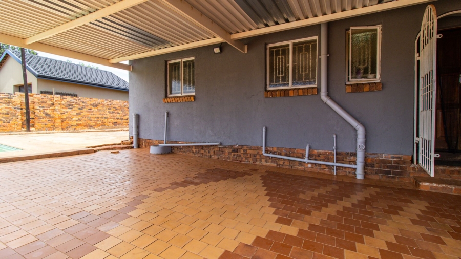 5 Bedroom Property for Sale in Lenasia South Gauteng