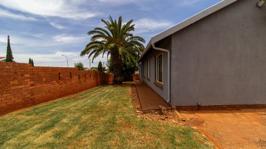 5 Bedroom Property for Sale in Lenasia South Gauteng