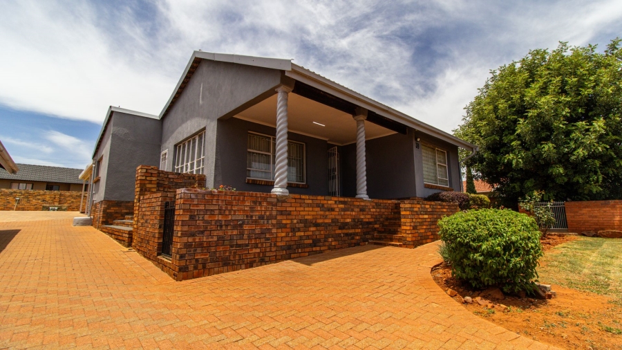 5 Bedroom Property for Sale in Lenasia South Gauteng