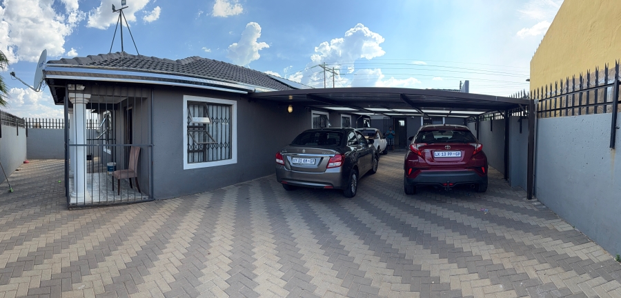 4 Bedroom Property for Sale in Lenasia South Gauteng