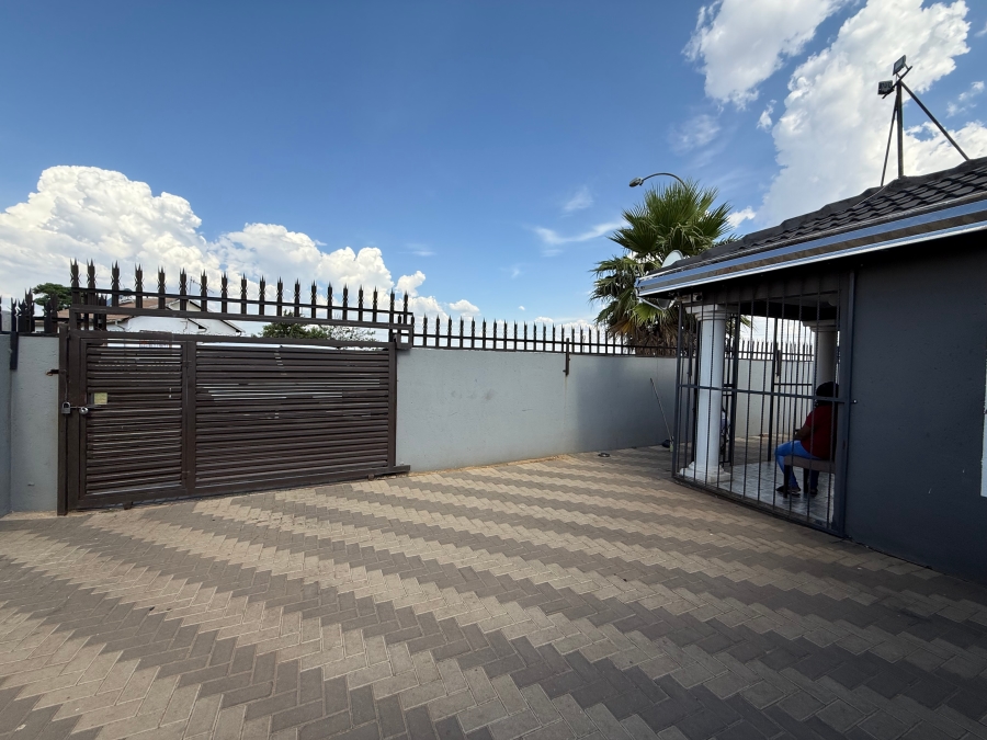 4 Bedroom Property for Sale in Lenasia South Gauteng