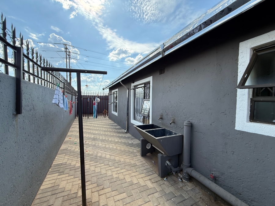 4 Bedroom Property for Sale in Lenasia South Gauteng