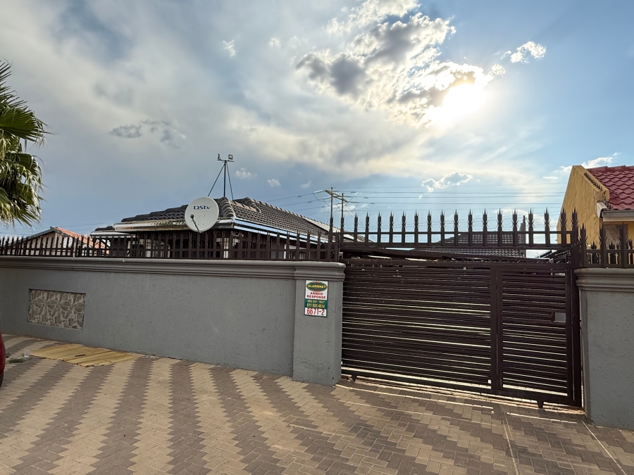 4 Bedroom Property for Sale in Lenasia South Gauteng