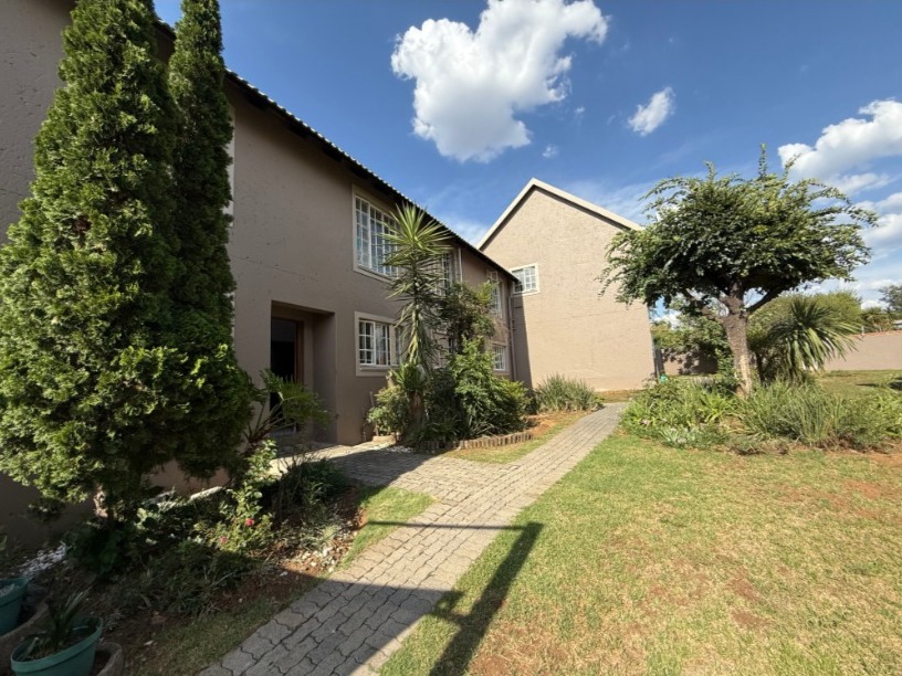 3 Bedroom Property for Sale in Bassonia Gauteng