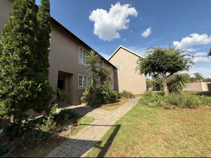 3 Bedroom Property for Sale in Bassonia Gauteng