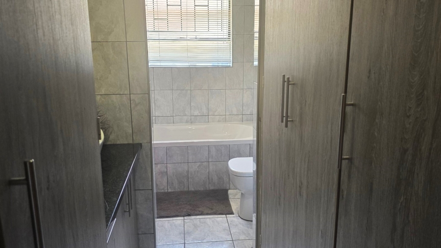 3 Bedroom Property for Sale in Annlin Gauteng