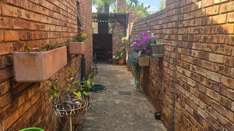 3 Bedroom Property for Sale in Annlin Gauteng