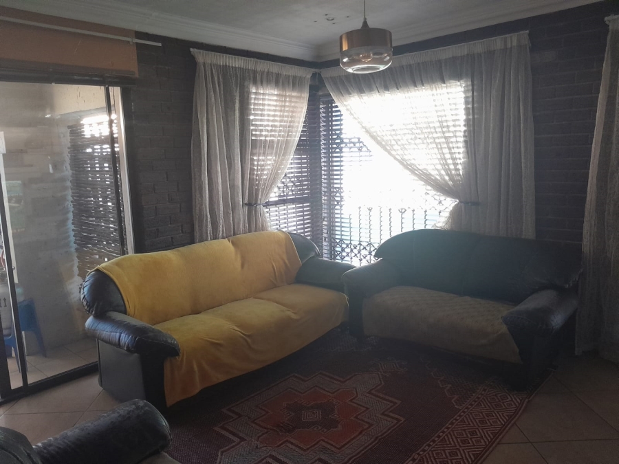 To Let 4 Bedroom Property for Rent in Brackenhurst Gauteng