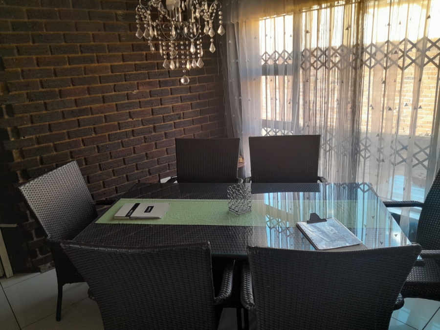 To Let 4 Bedroom Property for Rent in Brackenhurst Gauteng