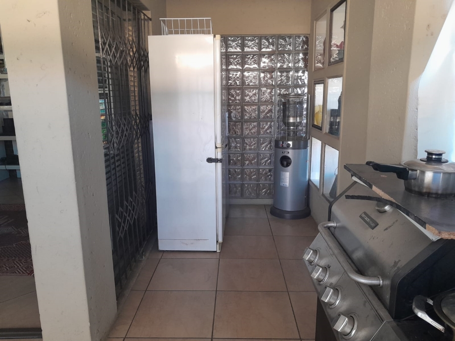 To Let 4 Bedroom Property for Rent in Brackenhurst Gauteng