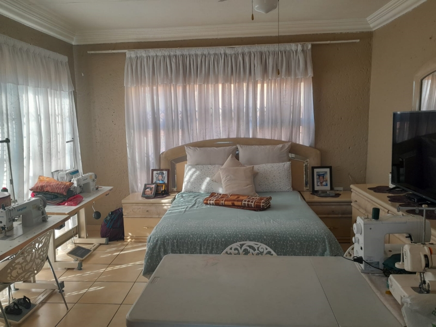 To Let 4 Bedroom Property for Rent in Brackenhurst Gauteng