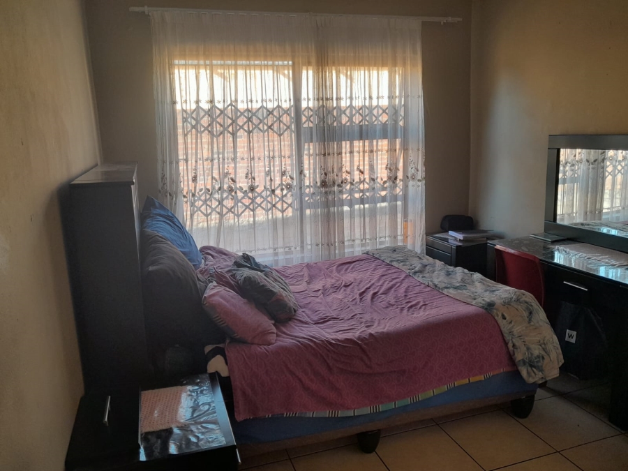 To Let 4 Bedroom Property for Rent in Brackenhurst Gauteng