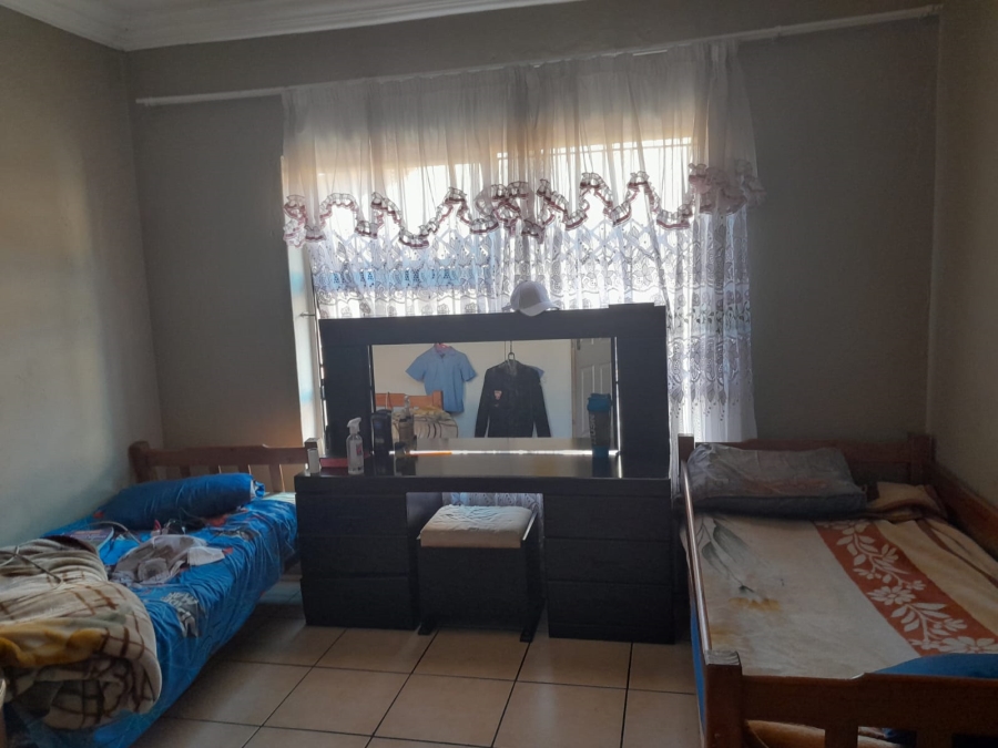 To Let 4 Bedroom Property for Rent in Brackenhurst Gauteng