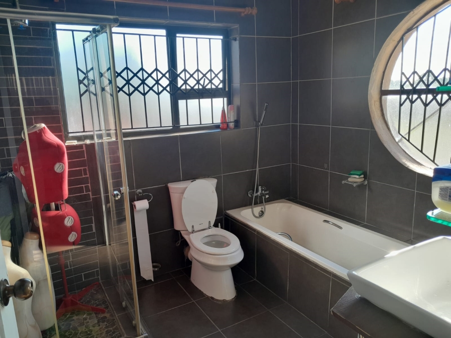 To Let 4 Bedroom Property for Rent in Brackenhurst Gauteng