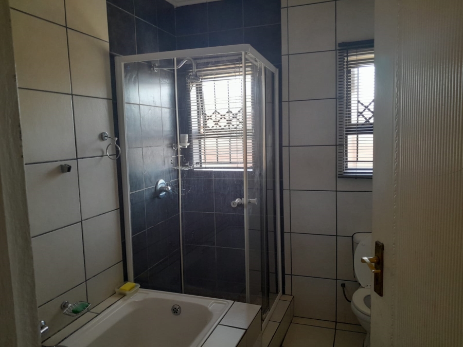 To Let 4 Bedroom Property for Rent in Brackenhurst Gauteng