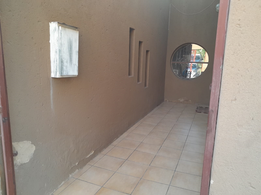 To Let 4 Bedroom Property for Rent in Brackenhurst Gauteng