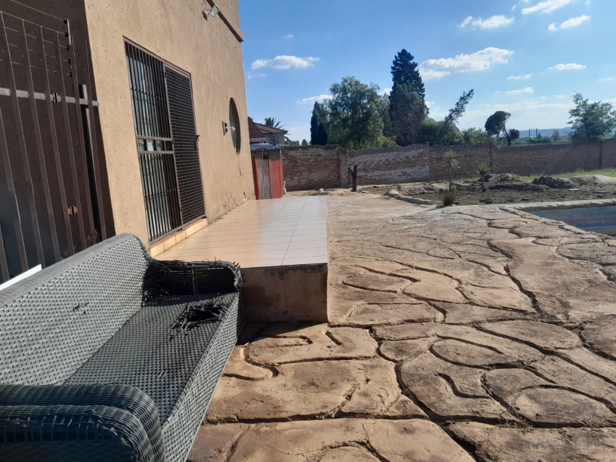 To Let 4 Bedroom Property for Rent in Brackenhurst Gauteng