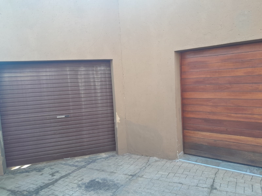 To Let 4 Bedroom Property for Rent in Brackenhurst Gauteng