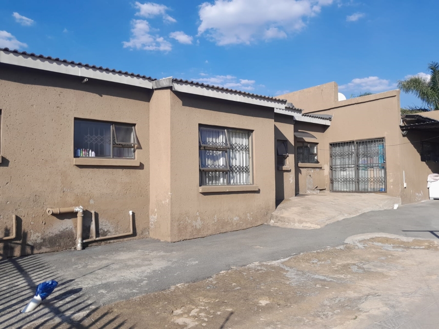 To Let 4 Bedroom Property for Rent in Brackenhurst Gauteng