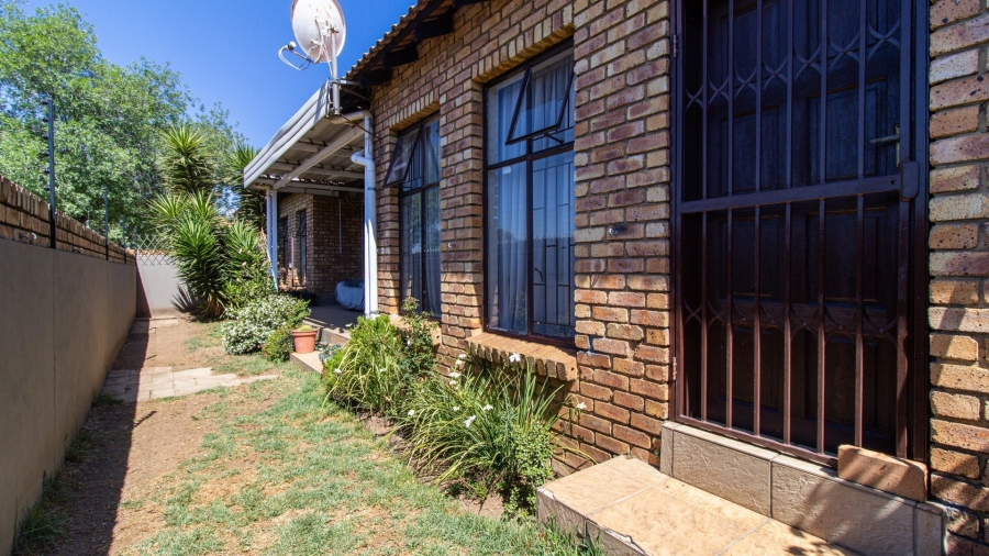 3 Bedroom Property for Sale in New Redruth Gauteng