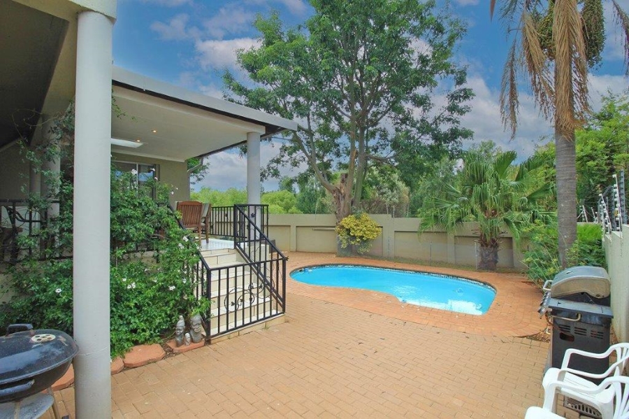 6 Bedroom Property for Sale in Marais Steyn Park Gauteng