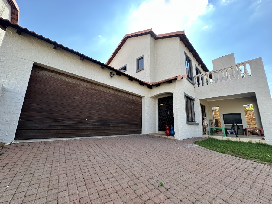 5 Bedroom Property for Sale in Thatchfield Estate Gauteng