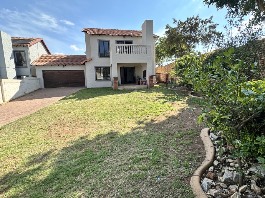 5 Bedroom Property for Sale in Thatchfield Estate Gauteng